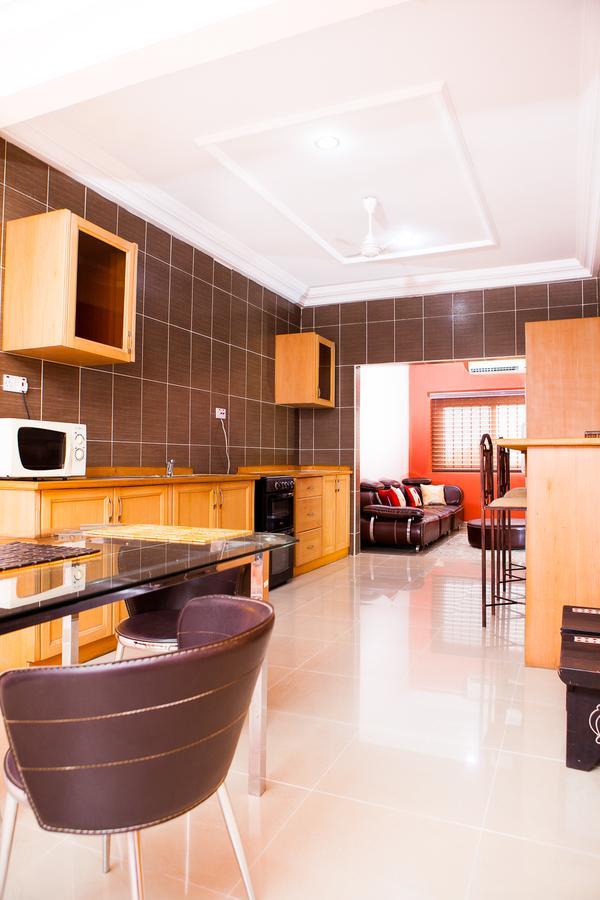 Maxwell Court Apartments Аккра Экстерьер фото