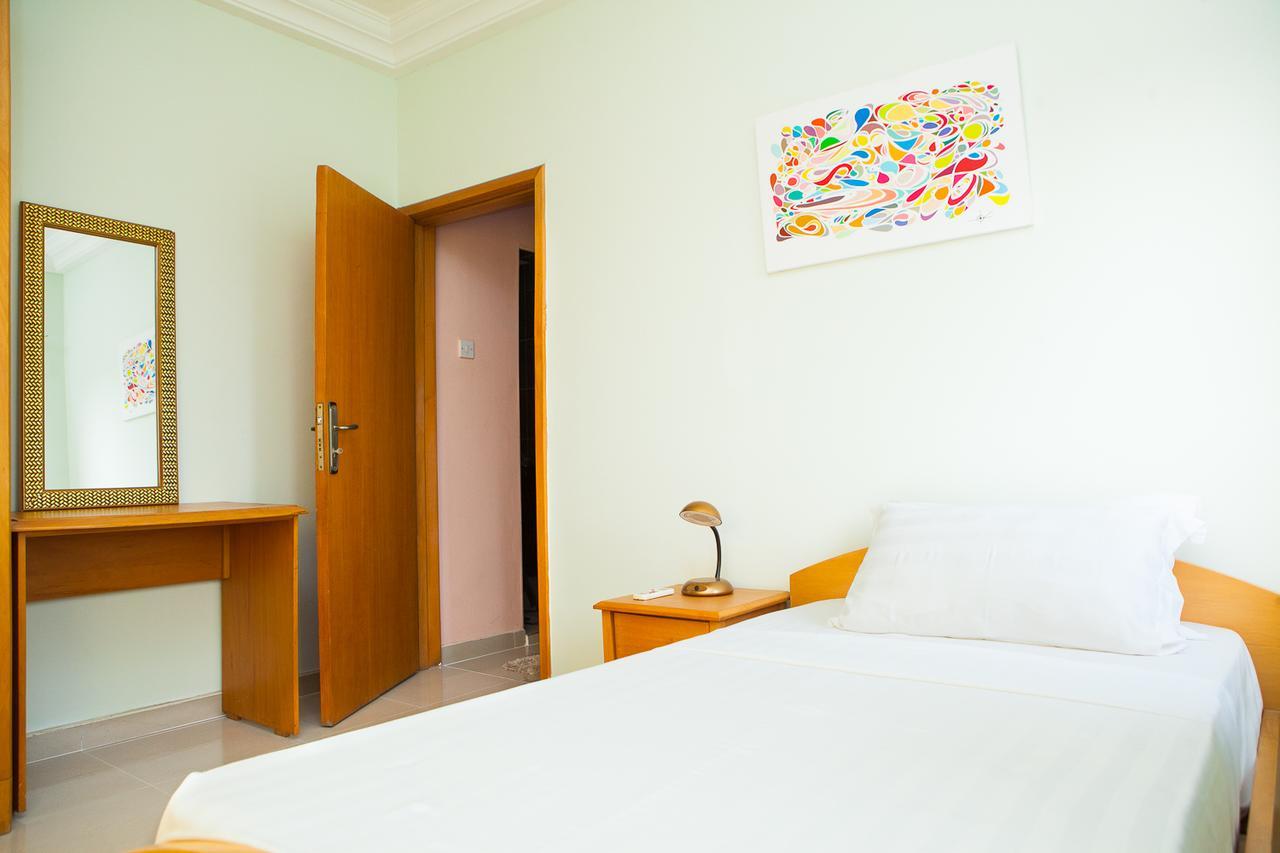 Maxwell Court Apartments Аккра Экстерьер фото